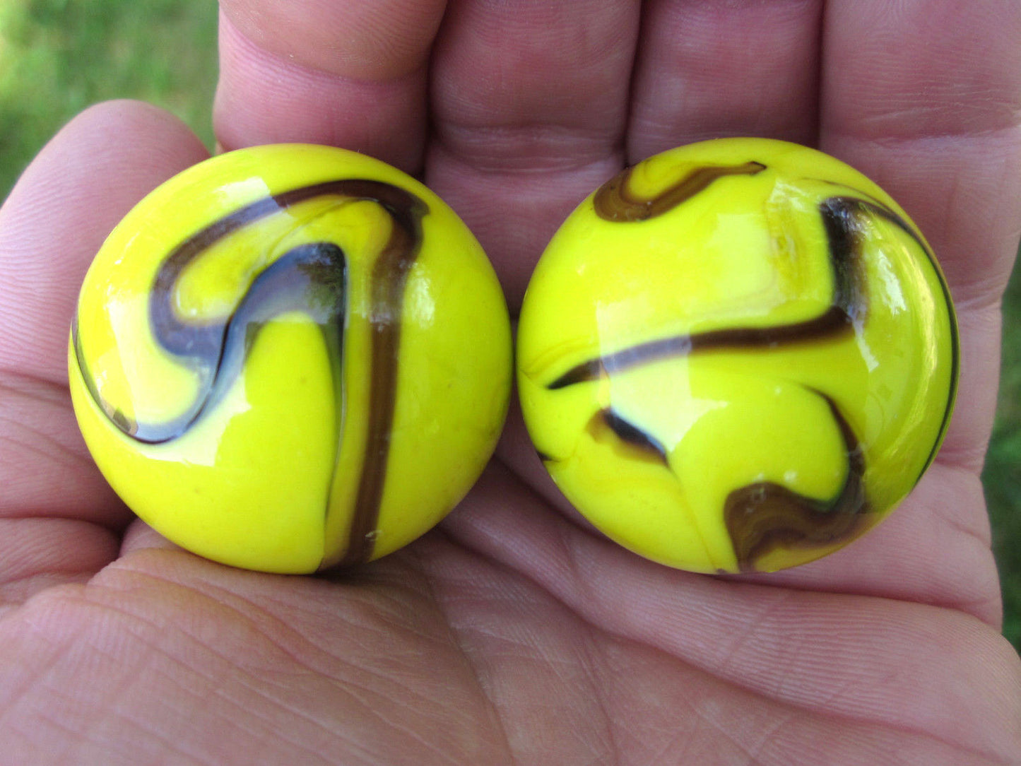 Big Game Toys 2pc Bumble Bee Glass Marbles